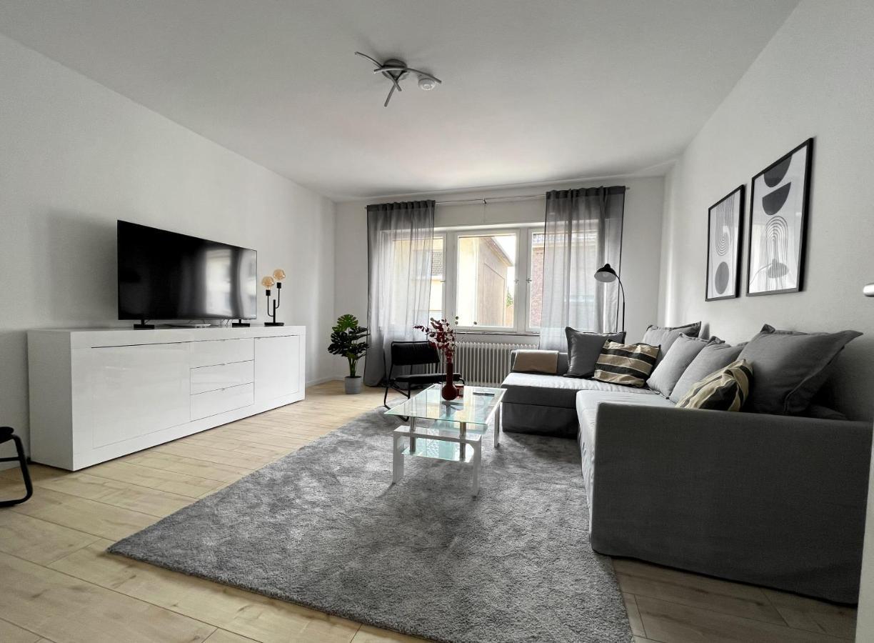 Apartment One Bed And One Sofa Bed, Self Check In, Invoice Monchengladbach