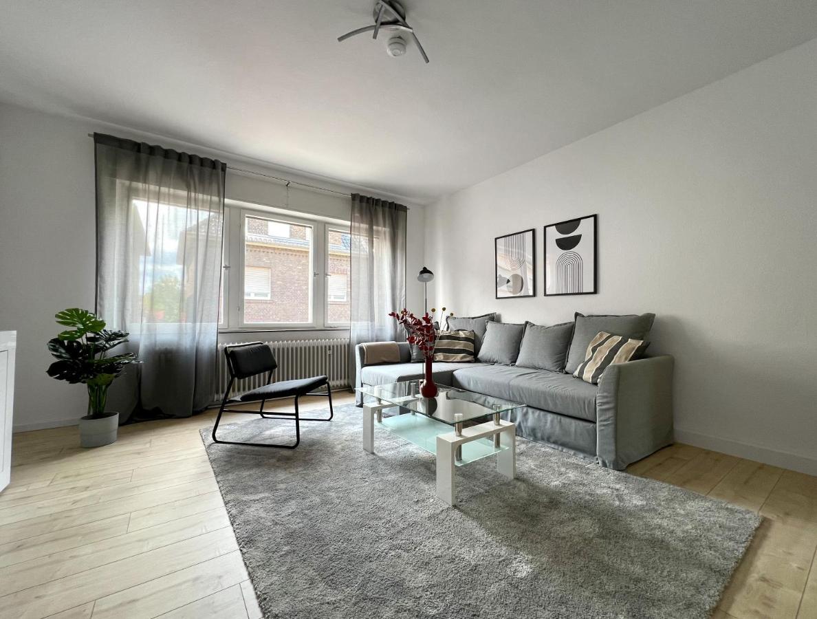 One Bed And One Sofa Bed, Self Check In, Invoice * Monchengladbach